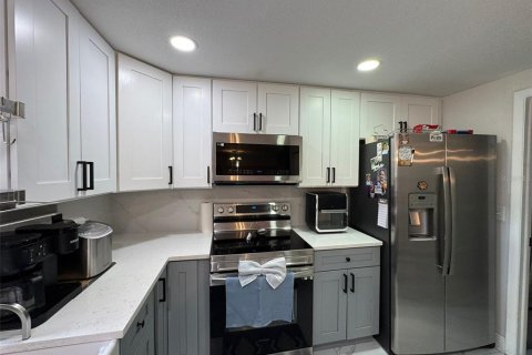 House in Tampa, Florida 3 bedrooms, 110.18 sq.m. № 1901845 - photo 19