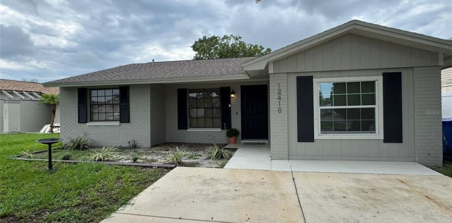 House in Tampa, Florida 3 bedrooms, 110.18 sq.m. № 1901845