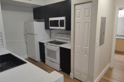 Condo in Miramar, Florida, 3 bedrooms  № 1788457 - photo 13