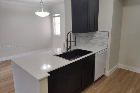 Condo in Miramar, Florida, 3 bedrooms  № 1788457 - photo 12