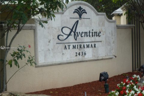Condo in Miramar, Florida, 3 bedrooms  № 1788457 - photo 1