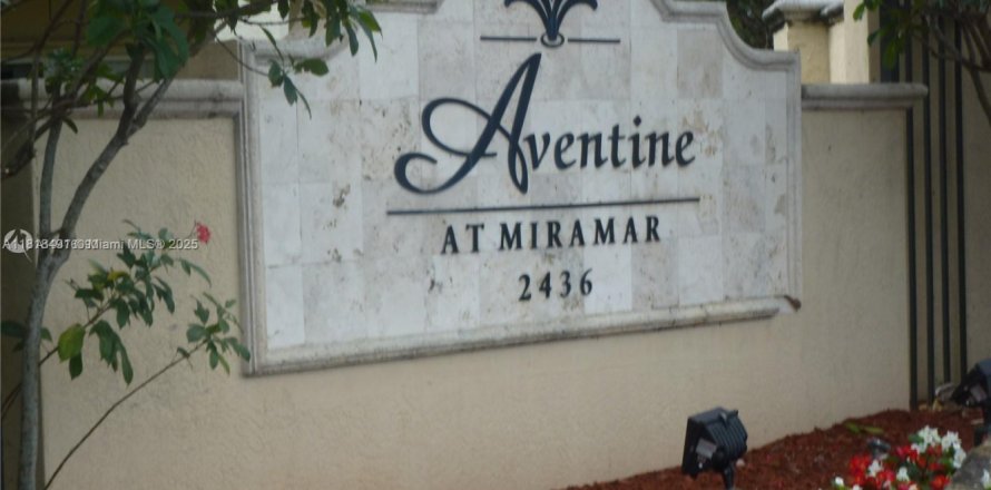 Condo in Miramar, Florida, 3 bedrooms  № 1788457