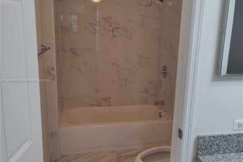 Condo in Miramar, Florida, 3 bedrooms  № 1788457 - photo 16