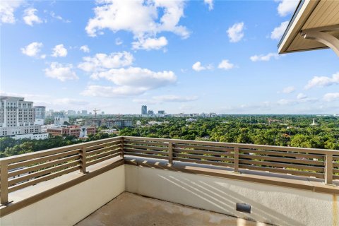 Condo in Coral Gables, Florida, 4 bedrooms  № 1693436 - photo 13