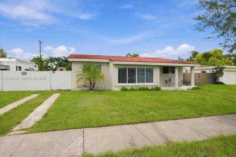 Casa en Cutler Bay, Florida 3 dormitorios, 148.64 m2 № 2380001