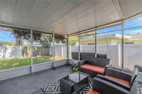 House in Seminole, Florida 3 bedrooms, 137.77 sq.m. № 2199437 - photo 30