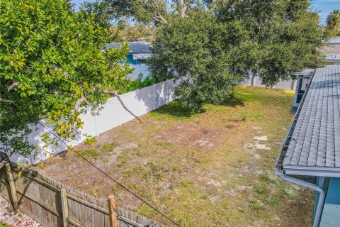 House in Seminole, Florida 3 bedrooms, 137.77 sq.m. № 2199437 - photo 3