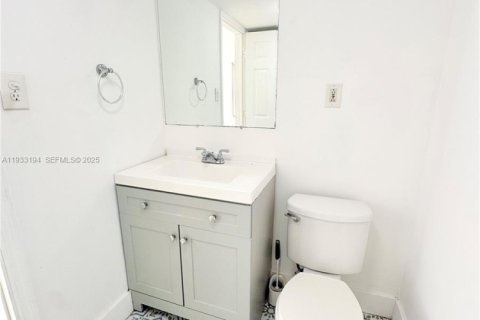 Apartamento en alquiler en Miami, Florida, 1 dormitorio № 1992990 - foto 13