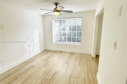 Apartamento en alquiler en Miami, Florida, 1 dormitorio № 1992990 - foto 10