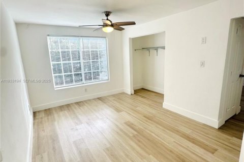 Apartamento en alquiler en Miami, Florida, 1 dormitorio № 1992990 - foto 11