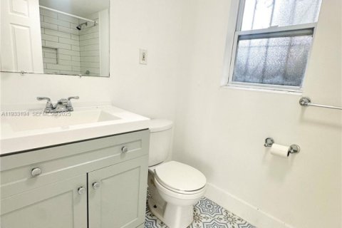 Apartamento en alquiler en Miami, Florida, 1 dormitorio № 1992990 - foto 14