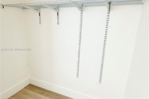 Apartamento en alquiler en Miami, Florida, 1 dormitorio № 1992990 - foto 12