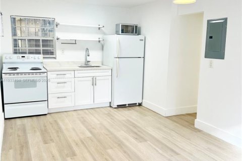 Apartamento en alquiler en Miami, Florida, 1 dormitorio № 1992990 - foto 5