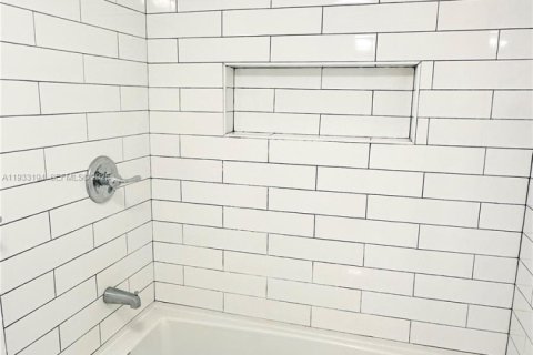 Apartamento en alquiler en Miami, Florida, 1 dormitorio № 1992990 - foto 16