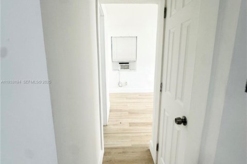 Apartamento en alquiler en Miami, Florida, 1 dormitorio № 1992990 - foto 6