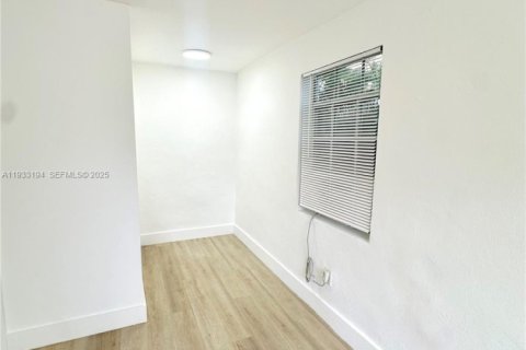 Apartamento en alquiler en Miami, Florida, 1 dormitorio № 1992990 - foto 8