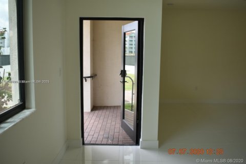 Купить кондоминиум в Дорал, Флорида 2 спальни, 121.89м2, № 1928118 - фото 4