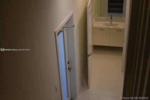 Купить кондоминиум в Дорал, Флорида 2 спальни, 121.89м2, № 1928118 - фото 12