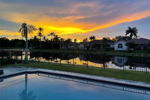 Купить виллу или дом в Уэстон, Флорида 5 спален, 284.65м2, № 2001553 - фото 2