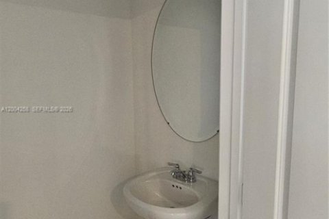 Townhouse in Florida City, Florida 3 bedrooms, 127.83 sq.m. № 2068197 - photo 8