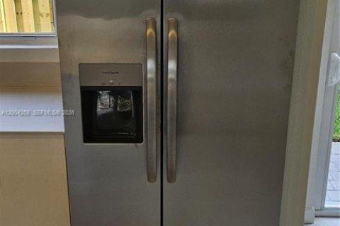 Townhouse in Florida City, Florida 3 bedrooms, 127.83 sq.m. № 2068197 - photo 16