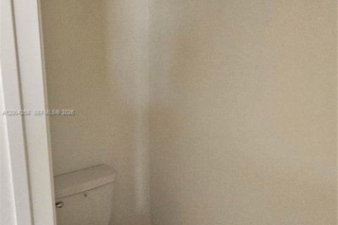 Townhouse in Florida City, Florida 3 bedrooms, 127.83 sq.m. № 2068197 - photo 9