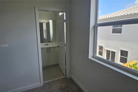 Townhouse in Florida City, Florida 3 bedrooms, 127.83 sq.m. № 2068197 - photo 21