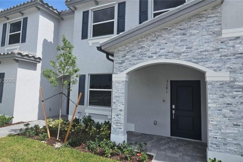 Townhouse in Florida City, Florida 3 bedrooms, 127.83 sq.m. № 2068197