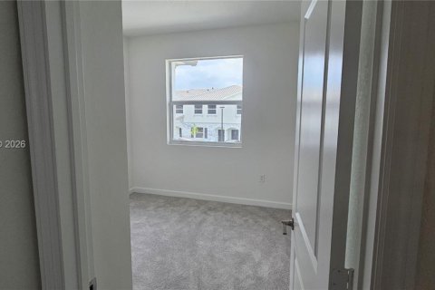 Townhouse in Florida City, Florida 3 bedrooms, 127.83 sq.m. № 2068197 - photo 19