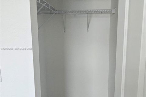 Townhouse in Florida City, Florida 3 bedrooms, 127.83 sq.m. № 2068197 - photo 27