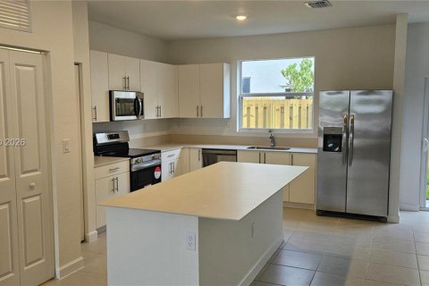 Townhouse in Florida City, Florida 3 bedrooms, 127.83 sq.m. № 2068197 - photo 15