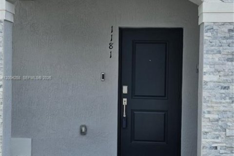 Townhouse in Florida City, Florida 3 bedrooms, 127.83 sq.m. № 2068197 - photo 6
