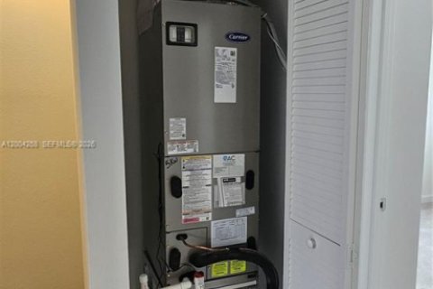 Townhouse in Florida City, Florida 3 bedrooms, 127.83 sq.m. № 2068197 - photo 14