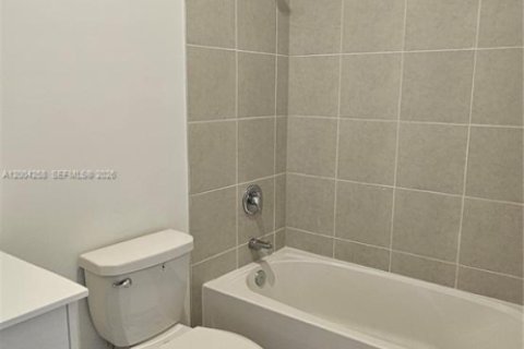 Townhouse in Florida City, Florida 3 bedrooms, 127.83 sq.m. № 2068197 - photo 26