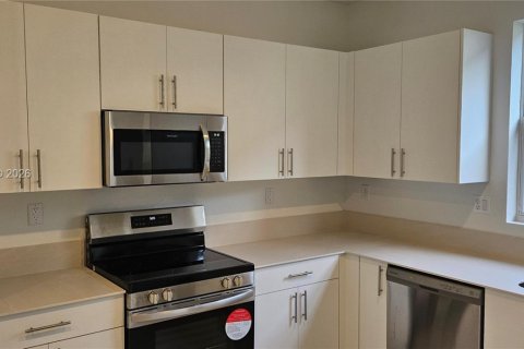 Townhouse in Florida City, Florida 3 bedrooms, 127.83 sq.m. № 2068197 - photo 20