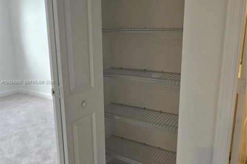 Townhouse in Florida City, Florida 3 bedrooms, 127.83 sq.m. № 2068197 - photo 11