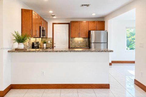 Villa ou maison à louer à Miami, Floride: 2 chambres, 92.9 m2 № 2400558 - photo 5