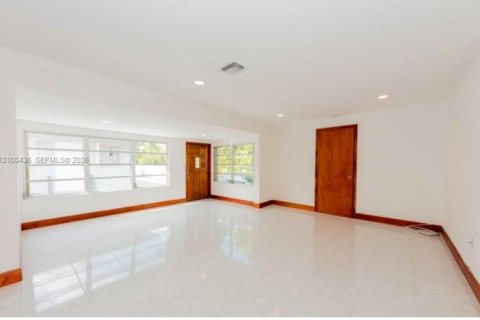 Villa ou maison à louer à Miami, Floride: 2 chambres, 92.9 m2 № 2400558 - photo 3