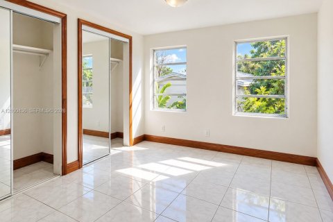 Villa ou maison à louer à Miami, Floride: 2 chambres, 92.9 m2 № 2400558 - photo 8