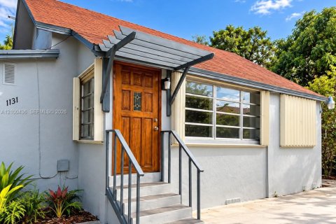 Villa ou maison à louer à Miami, Floride: 2 chambres, 92.9 m2 № 2400558 - photo 2