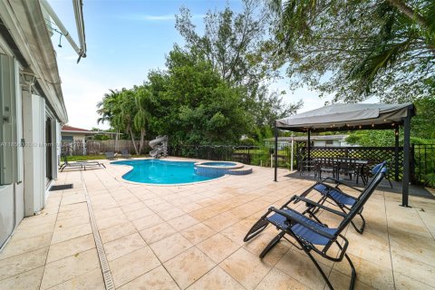 House in Miami, Florida 5 bedrooms, 225.85 sq.m. № 1880396 - photo 9