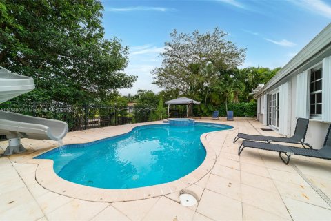House in Miami, Florida 5 bedrooms, 225.85 sq.m. № 1880396 - photo 7