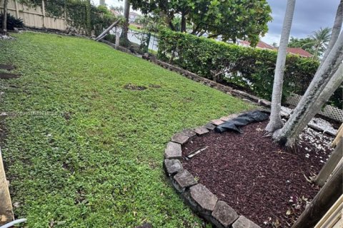 House in Miami, Florida 3 bedrooms, 222.5 sq.m. № 1943427 - photo 8