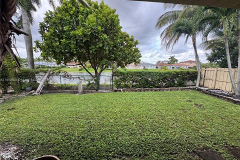 House in Miami, Florida 3 bedrooms, 222.5 sq.m. № 1943427 - photo 9