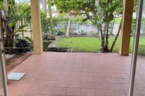 House in Miami, Florida 3 bedrooms, 222.5 sq.m. № 1943427 - photo 5