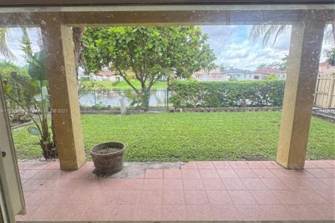 House in Miami, Florida 3 bedrooms, 222.5 sq.m. № 1943427 - photo 15