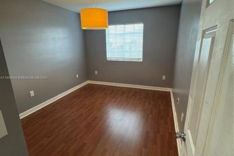 House in Miami, Florida 3 bedrooms, 222.5 sq.m. № 1943427 - photo 27