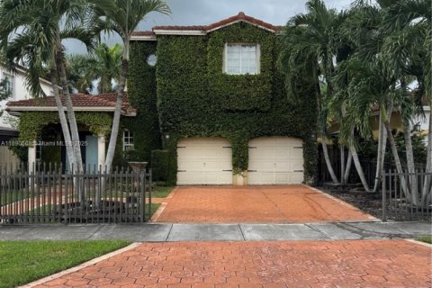 House in Miami, Florida 3 bedrooms, 222.5 sq.m. № 1943427 - photo 1