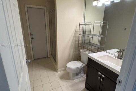 House in Miami, Florida 3 bedrooms, 222.5 sq.m. № 1943427 - photo 18