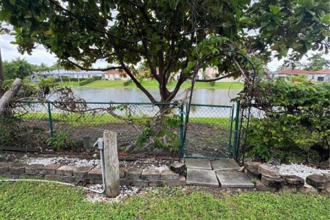 House in Miami, Florida 3 bedrooms, 222.5 sq.m. № 1943427 - photo 7